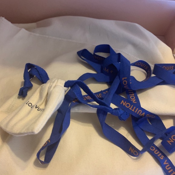 Authentic lv - Picture 8 of 8